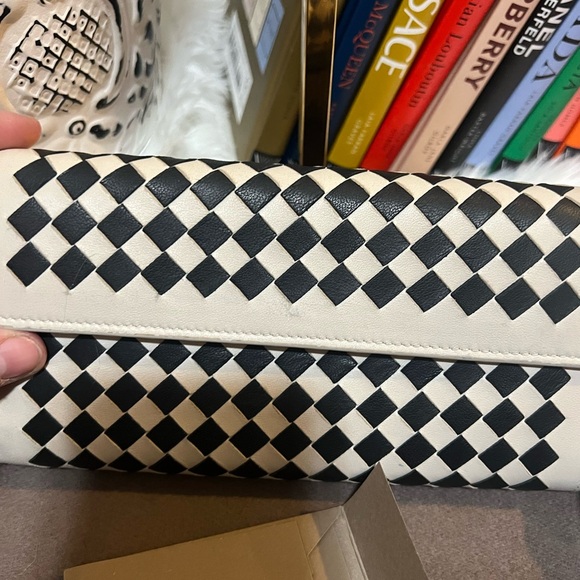 Bottega Veneta Intrecciato White and Black Wallet - Picture 4 of 16